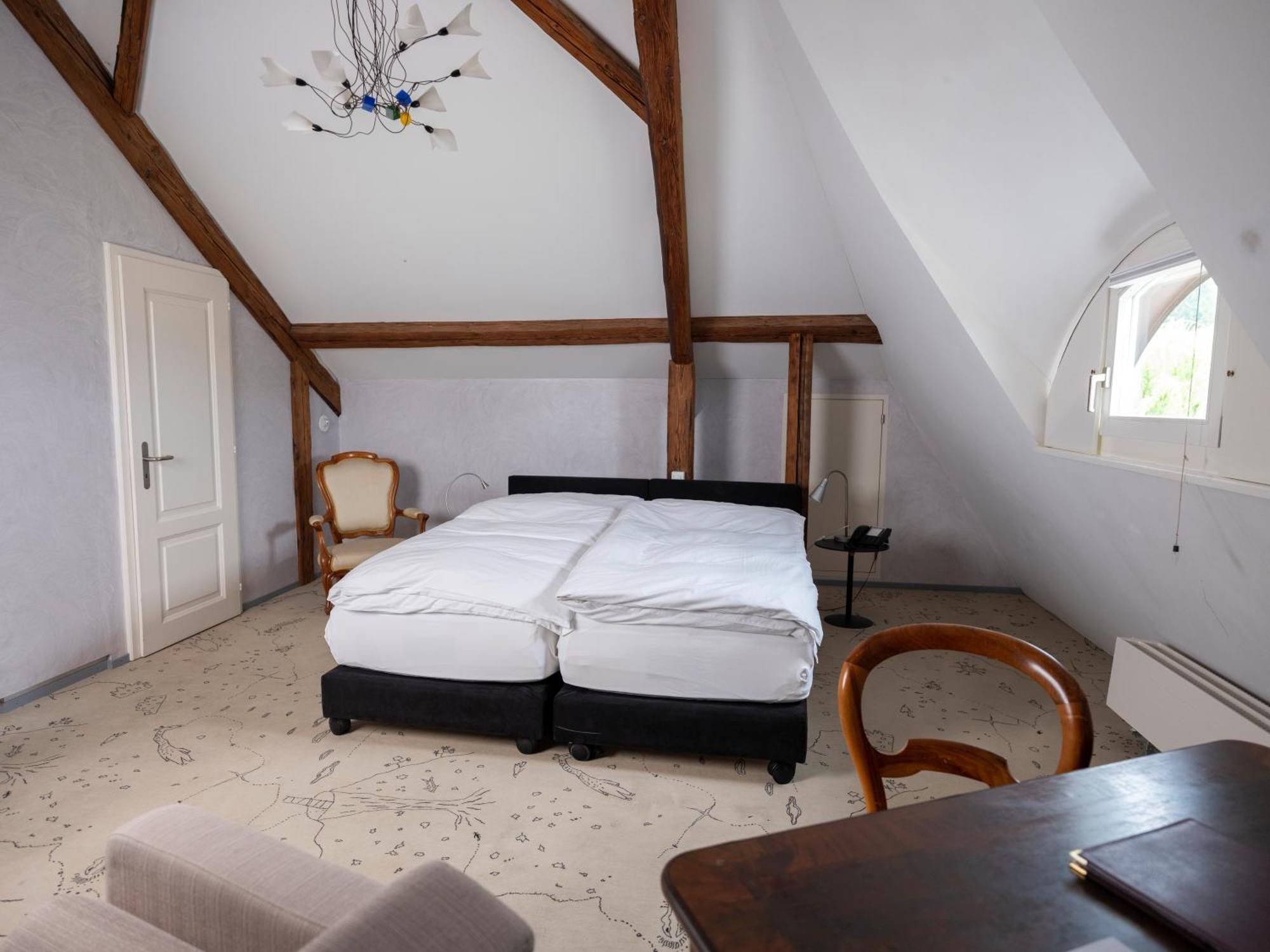 Romantik Hotel De L'Ours Sugiez Esterno foto