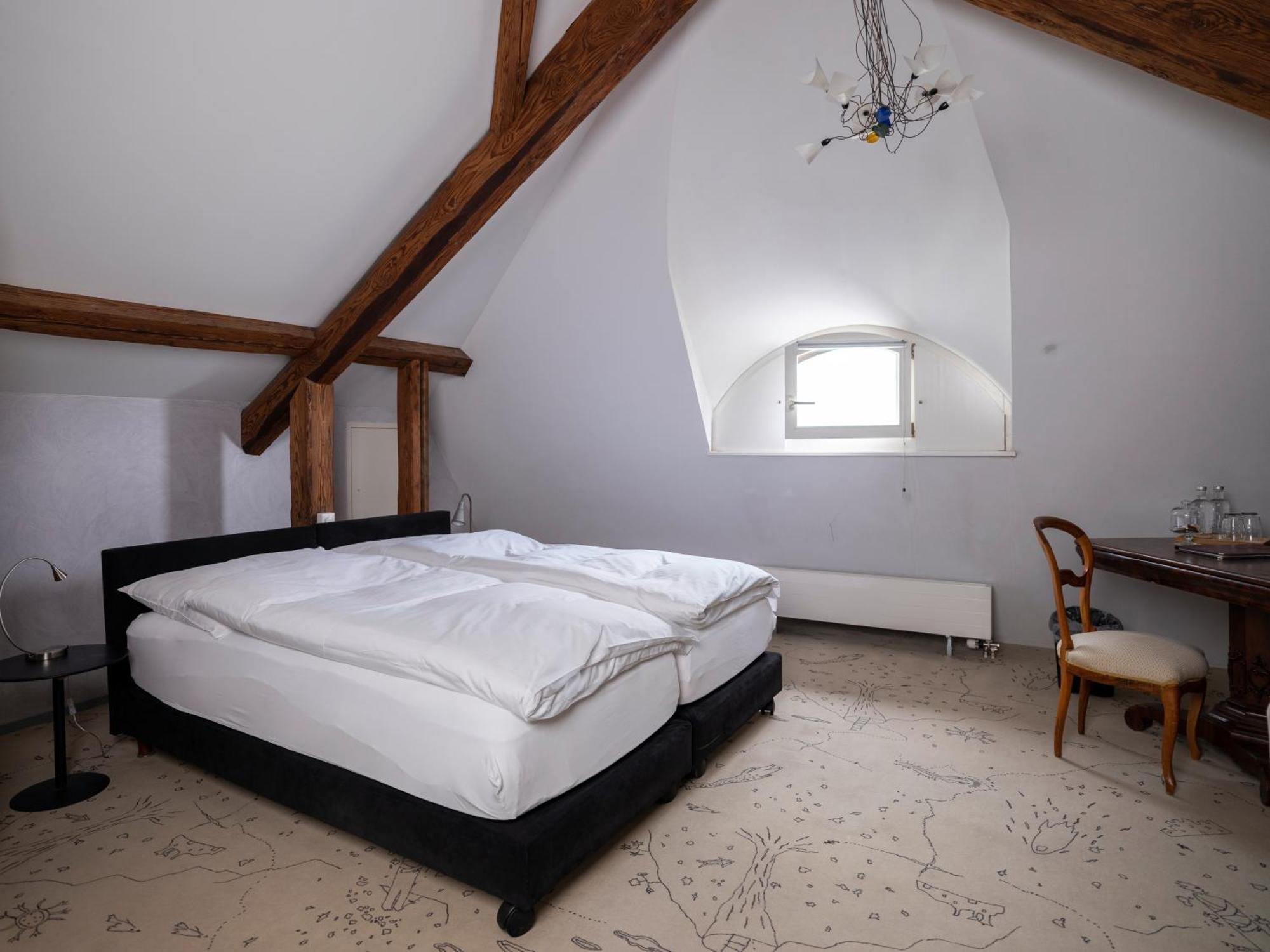 Romantik Hotel De L'Ours Sugiez Esterno foto