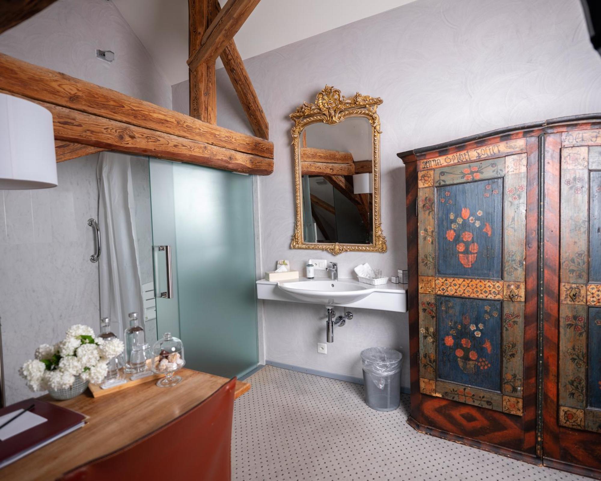 Romantik Hotel De L'Ours Sugiez Esterno foto