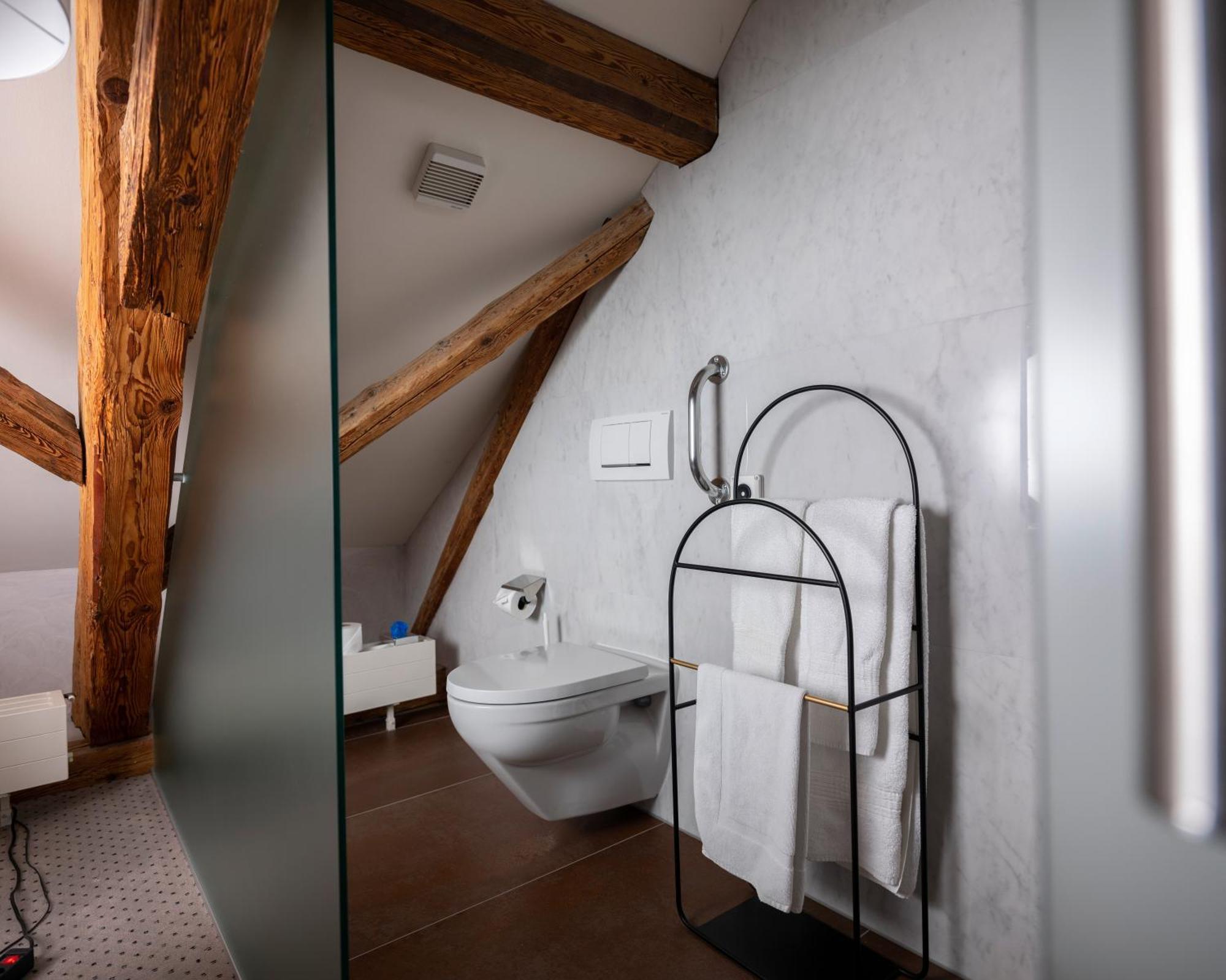 Romantik Hotel De L'Ours Sugiez Esterno foto