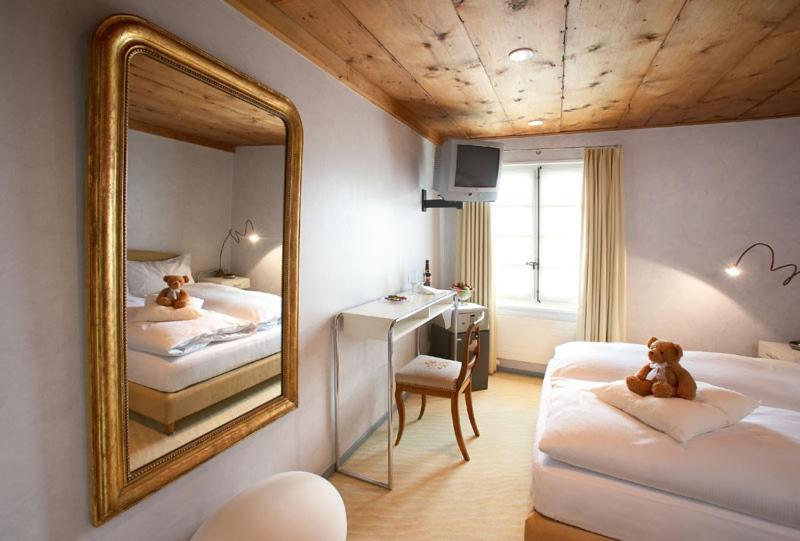 Romantik Hotel De L'Ours Sugiez Esterno foto