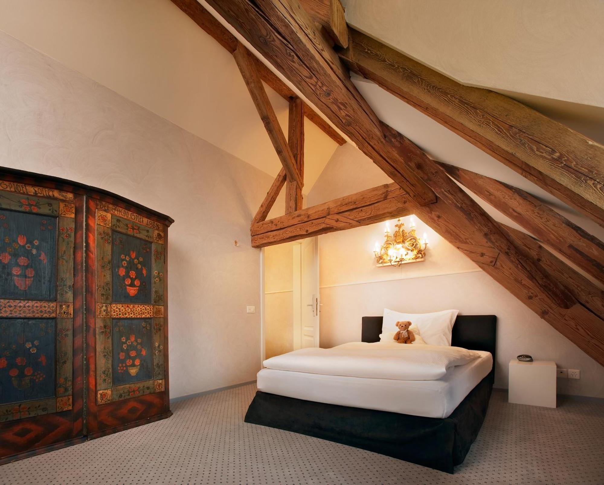 Romantik Hotel De L'Ours Sugiez Esterno foto